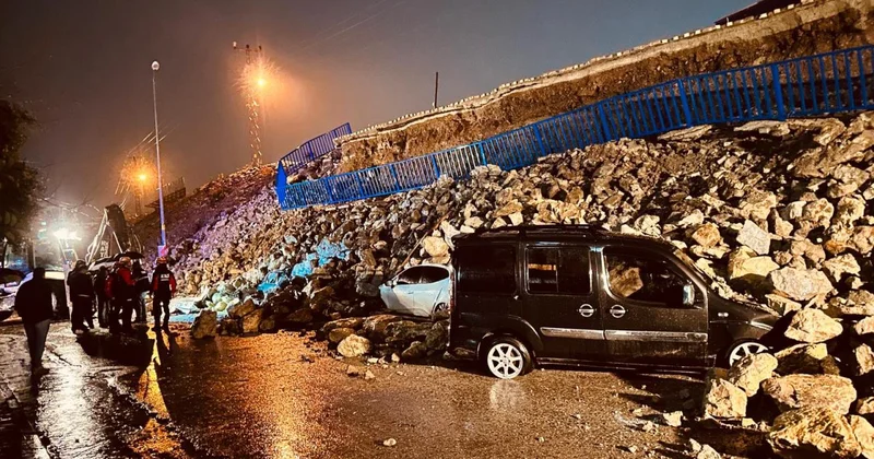 Hatay da istinat duvarı çöktü: 6 araç hasar aldı
