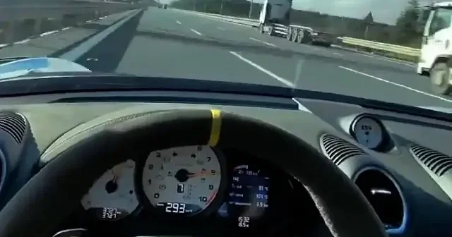 Sosyal medyada hız şovu tepki çekti: Saatte 300 kilometre ile ölüme davetiye çıkardı VİDEO İZLE