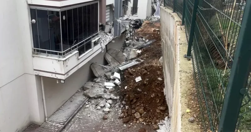 Gaziantep te Duvar Çöktü, Araçlar Hasar Gördü