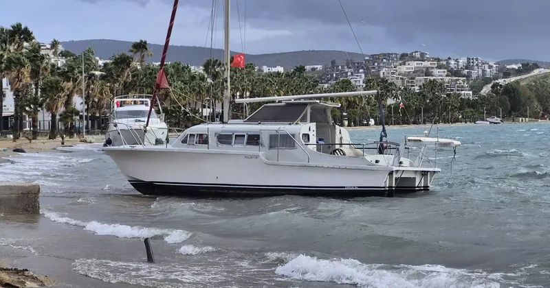 Bodrum da korku dolu anlar: 8 tekne kıyıya sürüklendi