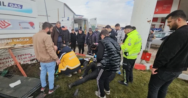 Kontrolden çıkan hafif ticari araç akaryakıt istasyonuna daldı: 2 yaralı Malatya Haberleri