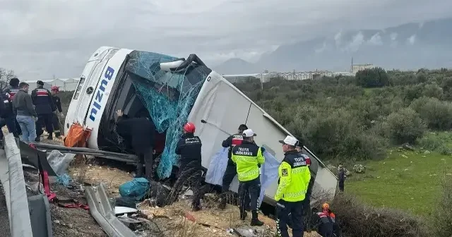 Antalya’da katliam gibi kaza: Yolcu otobüsü şarampole devrildi VİDEO İZLE
