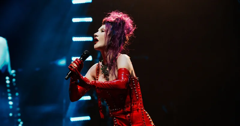 Hande Yener den Güllü ye duygusal veda