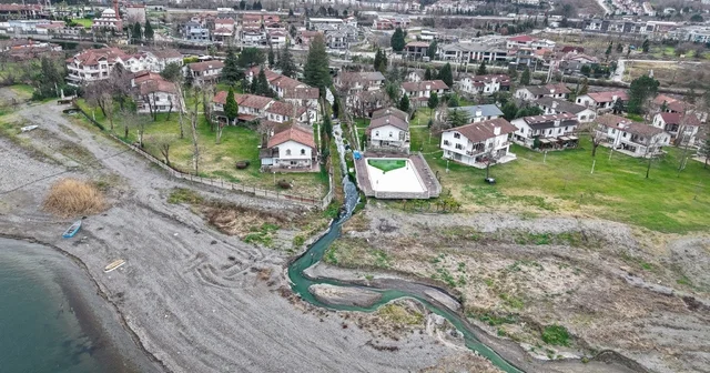Hem elektrik üretecek hem Sapanca Gölü nü besleyecek Dağlardan gelen su önce enerjiye sonra Sapanca Gölü ne dönüşüyor Sakarya Haberleri