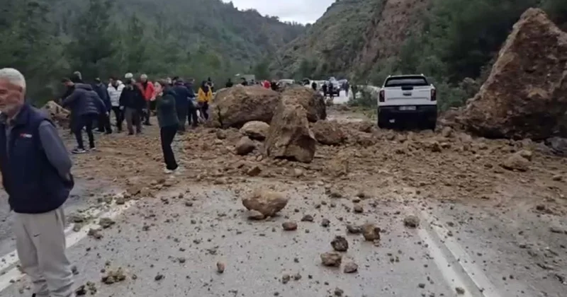 Isparta Antalya kara yolunda heyelan