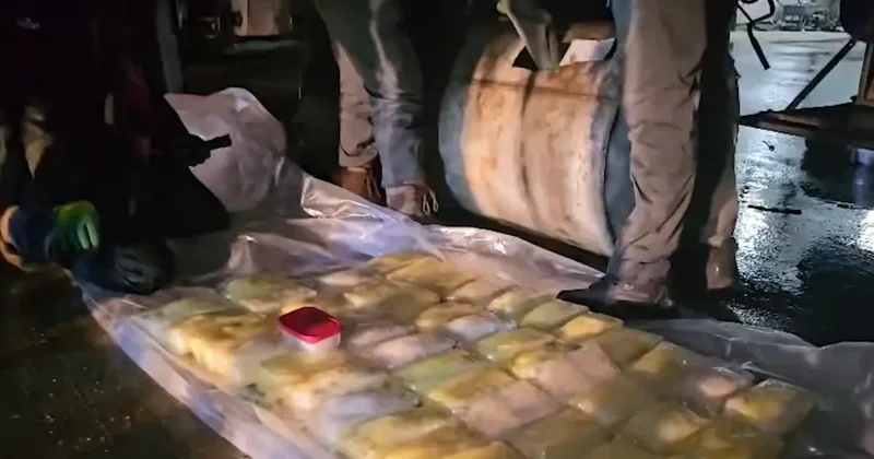 Şırnak ta tıra operasyon! 142 uyuşturucu ele geçirildi; işte o görüntüler