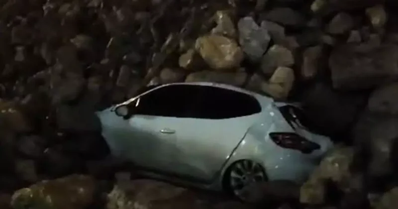 Yer: Hatay! İstinat duvarı park halindeki araçların üstüne devrildi