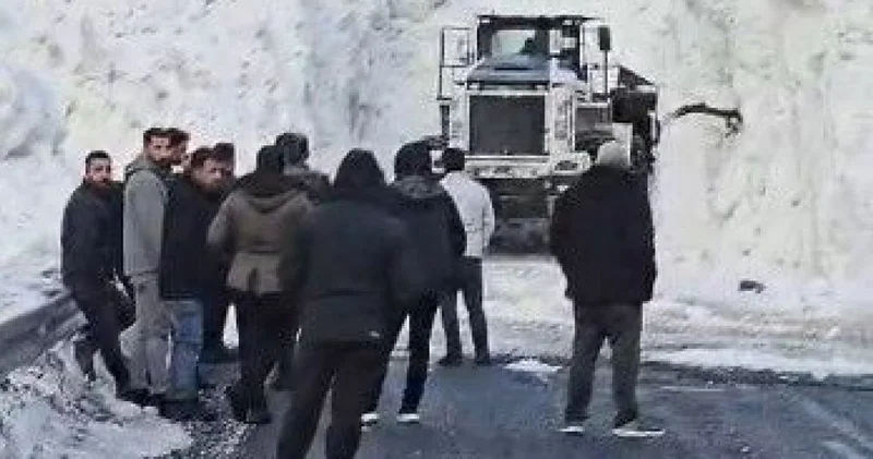 Hakkâri Van ve Şırnak yolunda çığ alarmı