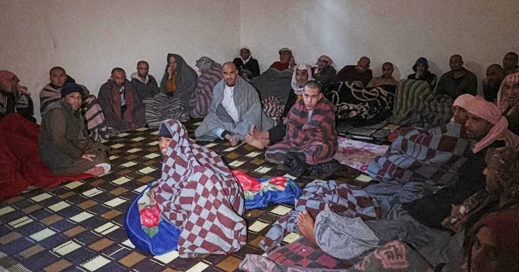 Irak, Suriye den gönderilen DEAŞ lı tutukluları teslim aldı