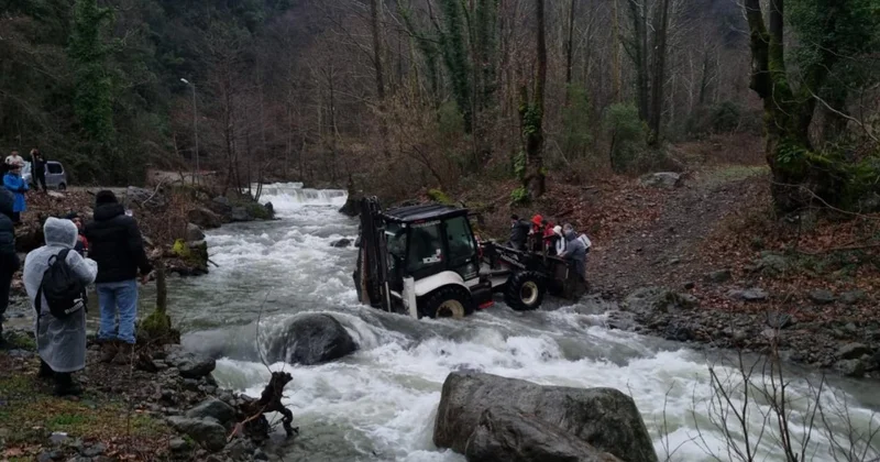 Yalova da deredeki su seviyesi yükseldi: 19 kişi mahsur kaldı