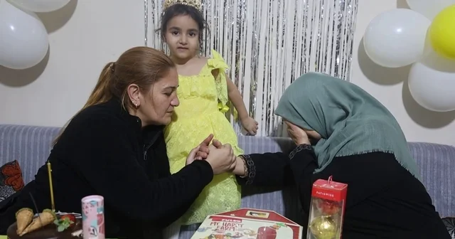 Aile fotoğrafından geriye tek kalan Alye nin doğum gününde babaannesi gözyaşlarına boğuldu Hatay Haberleri