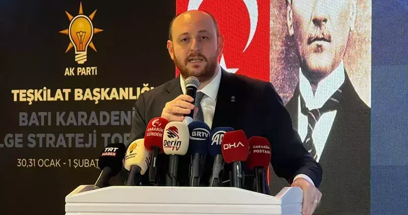 AK Parti’li Büyükgümüş: Özgür Özel bir gün davanın savcısı, bir gün avukatı oluyor