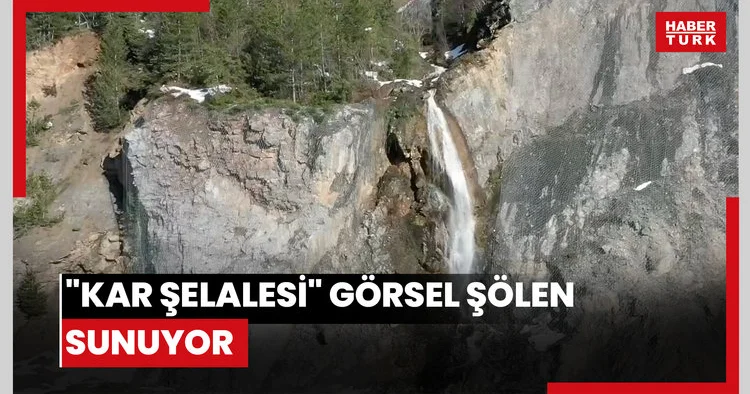 Karların erimesiyle oluşan kar şelalesi görsel şölen sunuyor