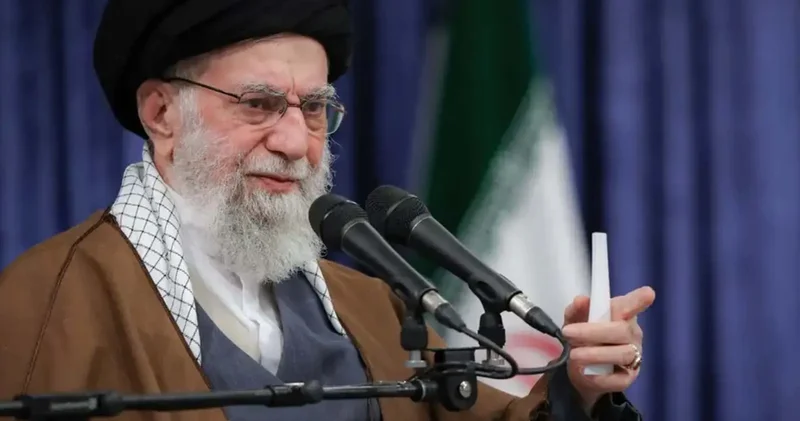 İran dini lideri Hamaney: ABD nin olası bir saldırısı bölgesel savaşa dönüşür!