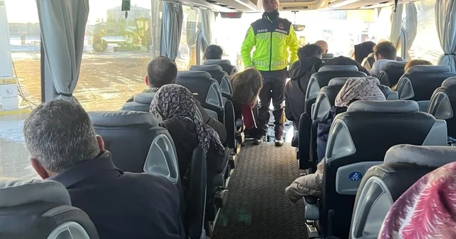 Van da jandarma ekipleri sürücü ve yolcuları bilgilendirildi Van Haberleri