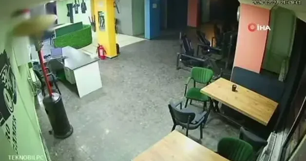 İnternet kafede çocuğun çocuğu bıçakladığı anlar kan dondurdu