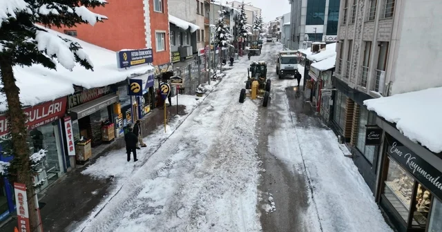 Sarıkamış ta beyaz mesai : 600 kamyon kar şehir dışına taşındı Kars Haberleri