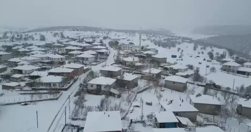 Amasya’ya Mart ayında kış geri döndü, Alan köyünde karlı yol greyderle açıldı