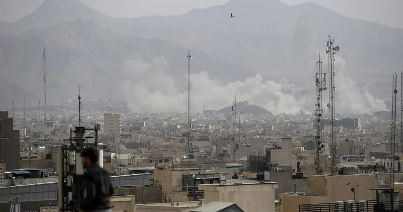 İran’da yeni dönem: Geçici Liderlik Konseyi devrede