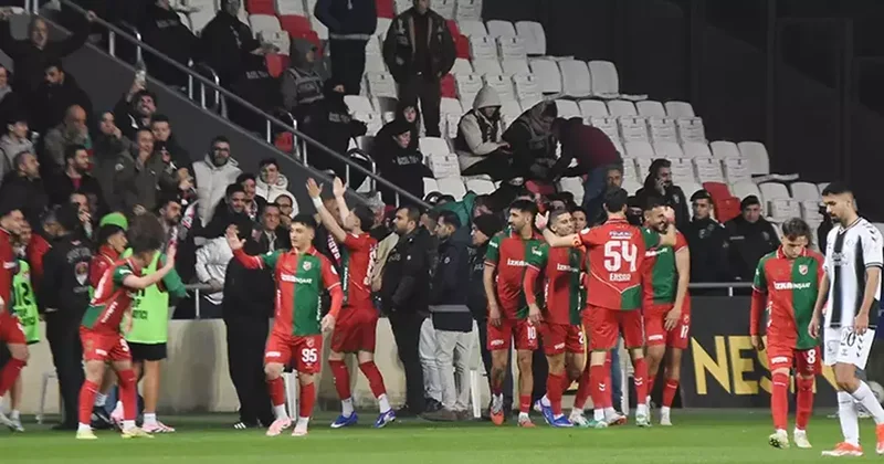 İzmir derbisinde kazanan Karşıyaka! (ÖZET) Karşıyaka Altay maç sonucu:3 1 Fanatik Gazetesi Futbol Haberleri Spor