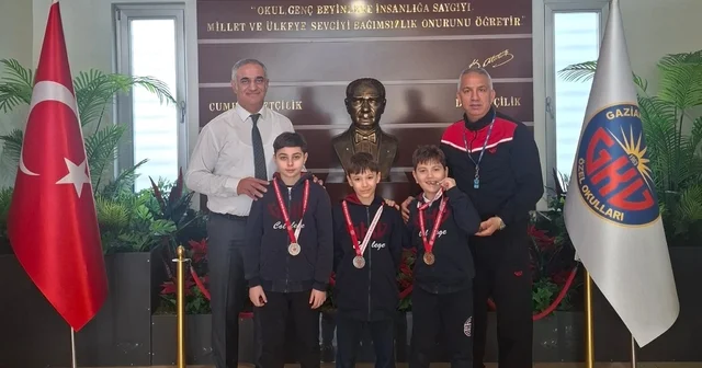 Paletli Yüzme Şampiyonasına GKV Özel Okulları damgası Gaziantep Haberleri