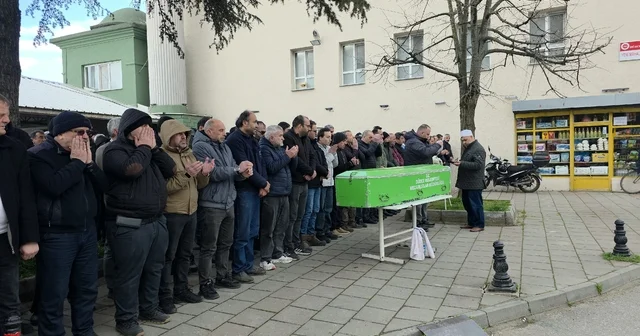 Halı sahada kalp krizi geçirerek vefat eden Murat Kasapoğlu son yolculuğuna uğurlandı Düzce Haberleri