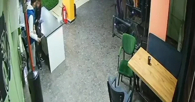 17 yaşındaki çocuğun bıçaklandığı anlar güvenlik kamerasında Afyonkarahisar Haberleri