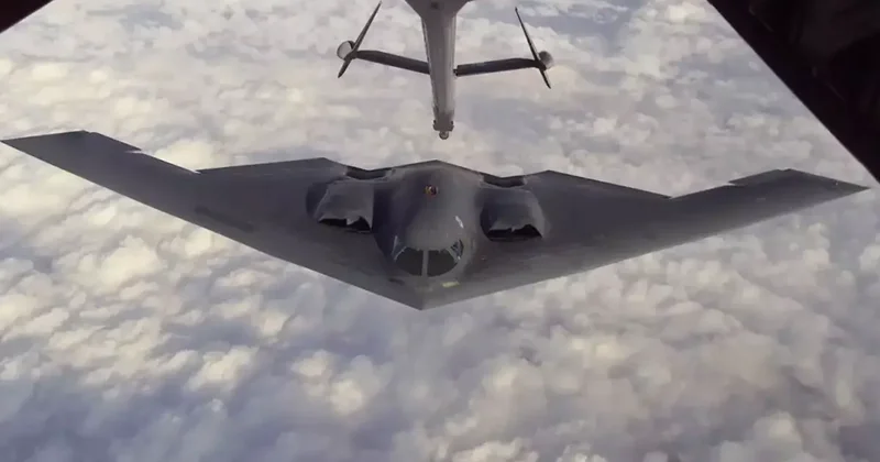 ABD görünmez kozunu sahaya sürdü! B 2 hayalet bombardıman uçakları İran ın balistik füze stoğunu vurdu