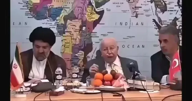 Necmettin Erbakan 2009 da İran ziyaretinde uyarmıştı: ABD uçak gemileriyle gelip, Tahran ı bombalayacak