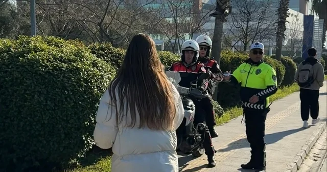 Sınav öncesi kimliğini unutan öğrencinin yardımına motorize polis timi yetişti Aydın Haberleri