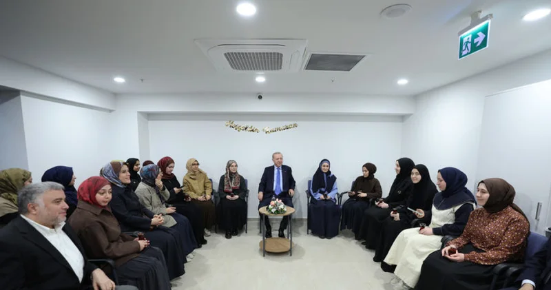 Cumhurbaşkanı Erdoğan dan kız öğrenci yurdu ziyareti