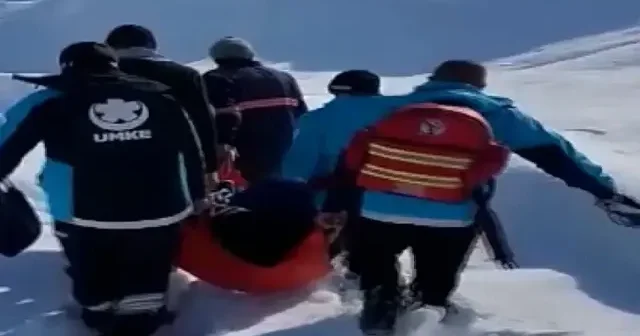 UMKE ve AFAD ekiplerinden koordineli operasyon: 1 metrelik karla mücadele kamerada VİDEO İZLE