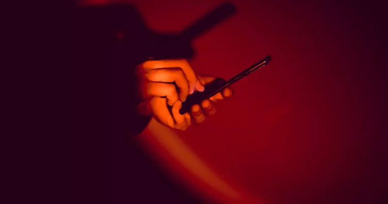 İranlıların telefonlarına gelen gizemli mesaj! Tam 30 dakika boyunca peş peşe gönderildi