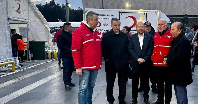 Türk Kızılay ve Yunusemre Belediyesi nden 1000 kişilik iftar Manisa Haberleri