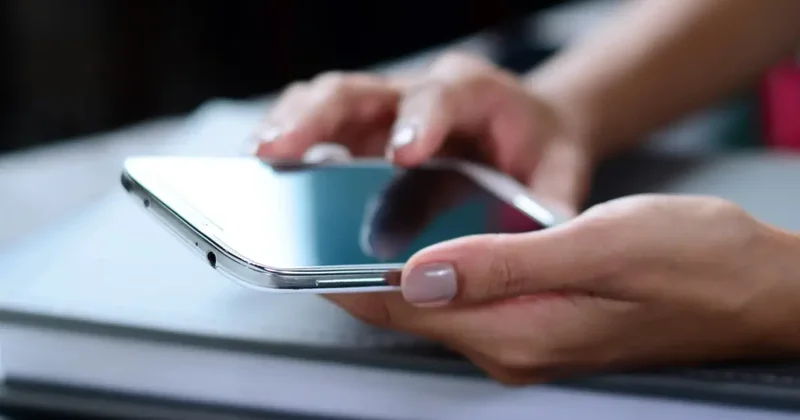 Saldırı öncesi İran da milyonlarca kişiye aynı mesaj gitti! Hem de namaz uygulamasına