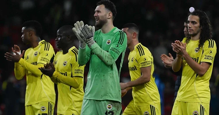 Fenerbahçe yara sarmak için Antalya deplasmanında!