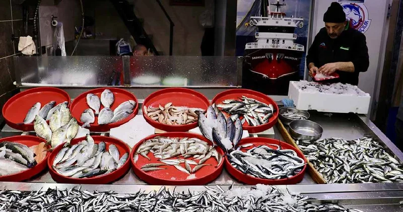 Kapış kapış gidiyor: Kilosu 100 liradan poşet poşet alıyorlar