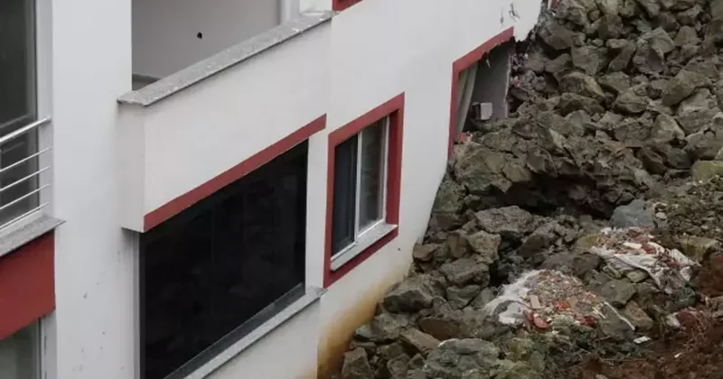 Trabzon da istinat duvarı binanın üzerine çöktü!