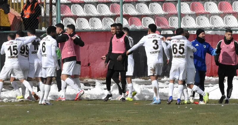 Üst üste 11. maçını kazanan Erzurumspor Amedspor u Kara kedi yaptı
