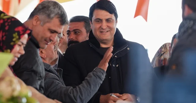 Hacıbaba pazar yeri açıldı Başkan Yılmaz ile pazarcı esnafı arasında gülümseten diyalog Her cumartesi giyim her pazar sebze meyve için kurulacak Gaziantep Haberleri