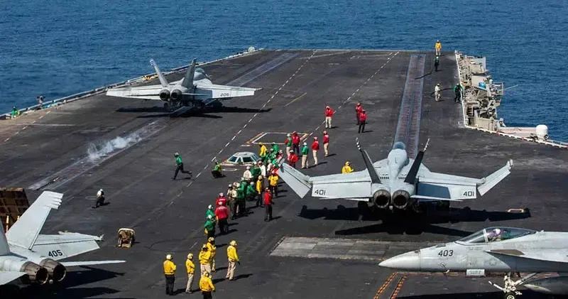 ABD: USS Abraham Lincoln uçak gemisi vurulmadı