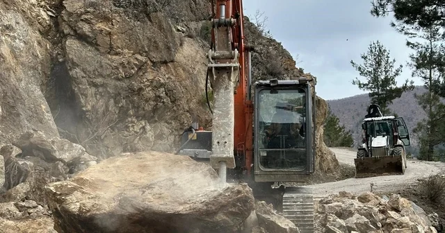 Feke de kar ve heyelanla mücadele sürüyor Adana Haberleri