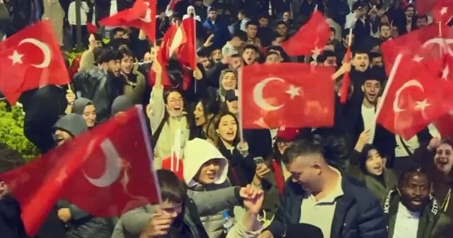 Bizim Çocuklar ın başarısı Trabzon da horon ve kolbastı oynayarak kutlandı Trabzon Haberleri