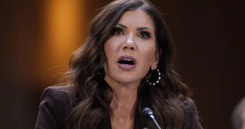 Eski İç İstihbarat Bakanı nın kocası kadın gibi giyindi: fotoğraflarıyla birlikte 25 bin dolar gönderdi Sözcü Gazetesi