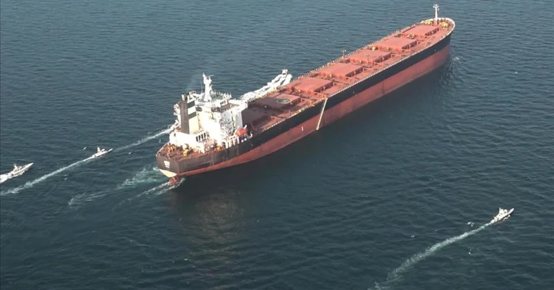 Katar: İran füzesi petrol tankerine isabet etti