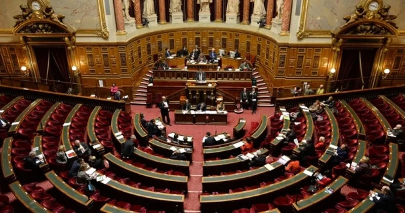 Senato’dan geçti 15 yaşından küçüklere yasaklandı