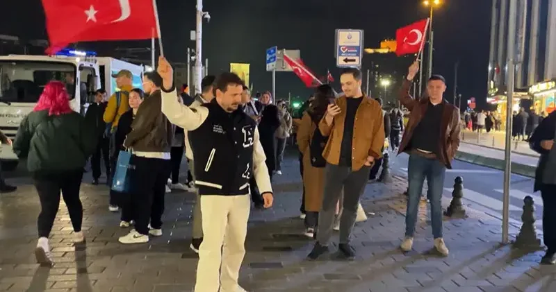 A Milli Takım ın Dünya Kupası’na katılması Taksim de kutlandı