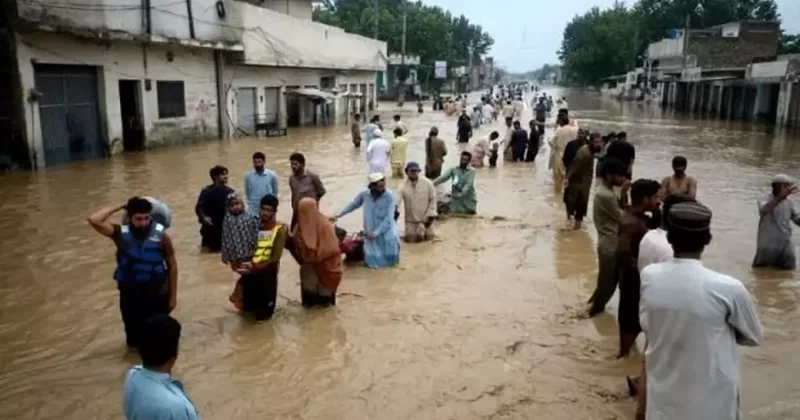 Pakistan da can kaybı 40 a ulaştı! 15 kişi mahsur kaldı