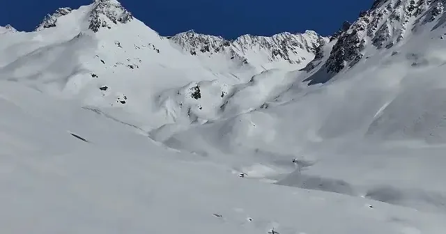 Çamlıhemşin’de yayla evleri beyaz örtü altında kayboldu VİDEO İZLE