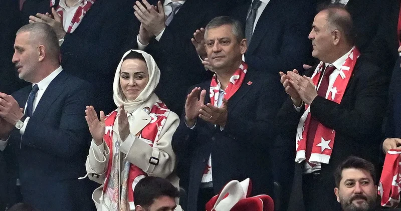 Özgür Özel den Hacıosmanoğlu na tebrik telefonu